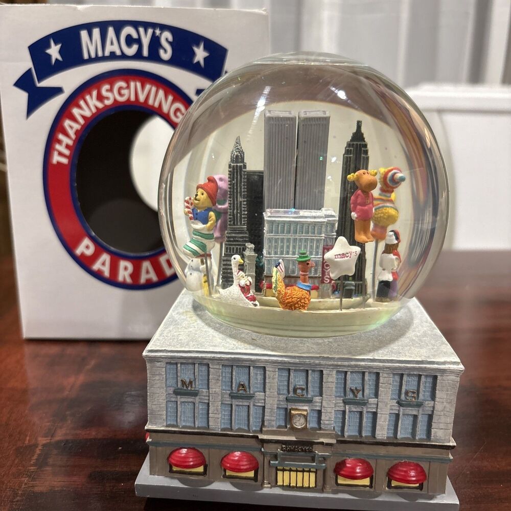 NIB Vintage 1999 Macy’s Thanksgiving Day Parade Snow Globe  NYC Twin Towers